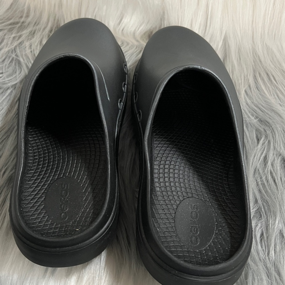Oofos Slip-On Clogs - Picture 3 of 6